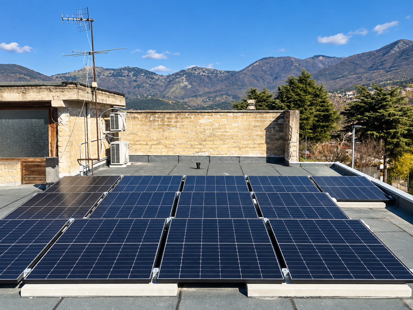 Impianto fotovoltaico su copertura residenziale